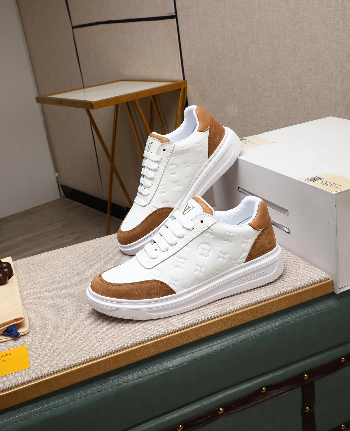 Men's shoes 💰540 📛📛【LOUIS VUITTON】Louis Vuitton new product👟Milan fashion catwalk style🇰🇾🇰🇾LV family logo, celebrity style, a must-have for fashionistas⚠️Classic presbyopia flower➕Water-dyed cow lining➕Special outsole👞Number 38-44 (45 46 custom-made)